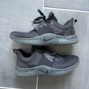 Women’s Nike Shoes 7.5